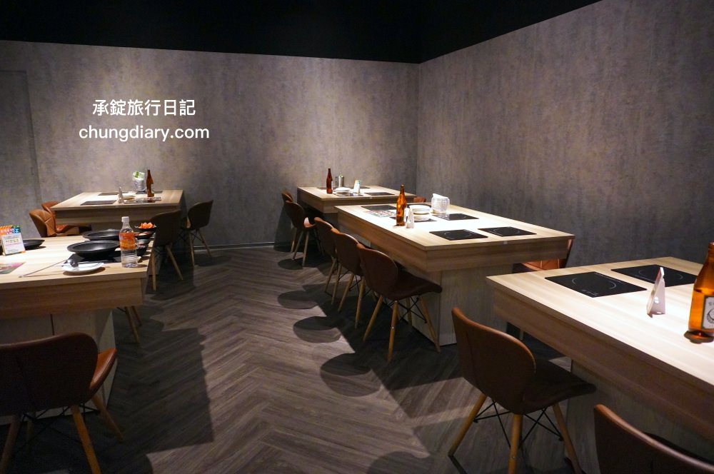 狂一鍋 嘉義市博愛店｜一位難求的台北爆紅火鍋，桌邊爆炒火焰秀、自助吧吃到飽！最潮必吃台式火鍋店，跑到嘉義市插旗也能吃得到。