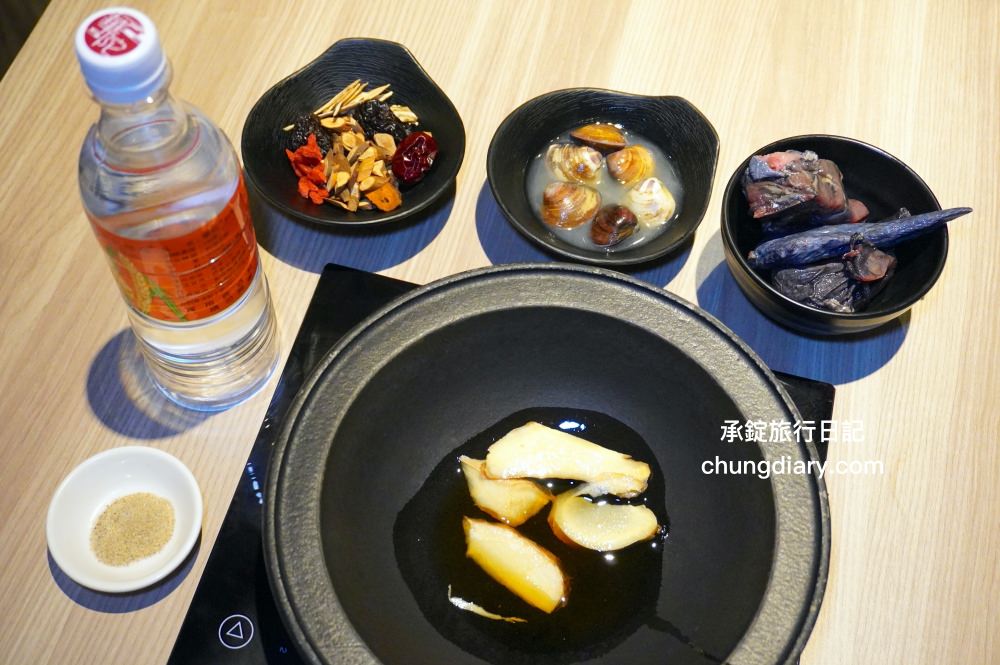 狂一鍋 嘉義市博愛店｜一位難求的台北爆紅火鍋，桌邊爆炒火焰秀、自助吧吃到飽！最潮必吃台式火鍋店，跑到嘉義市插旗也能吃得到。