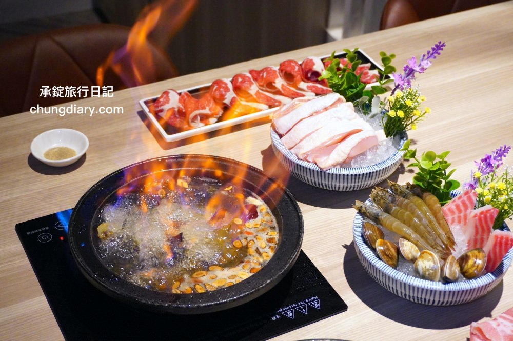 狂一鍋 嘉義市博愛店｜一位難求的台北爆紅火鍋，桌邊爆炒火焰秀、自助吧吃到飽！最潮必吃台式火鍋店，跑到嘉義市插旗也能吃得到。