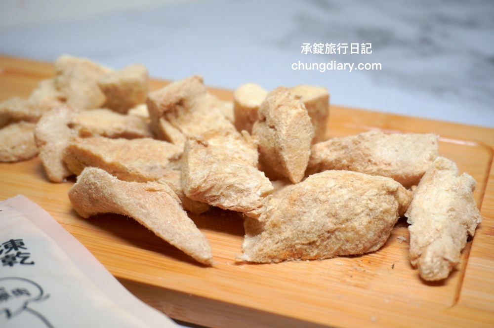 寵物凍乾零食【獸益糧多】極黑烏骨雞、珍饌虱目魚、特選骰子牛，100%自然原肉，不添加任何化學物、香料、防腐劑等，通過SGS檢驗、ISO/HACCP認證，挑嘴毛孩必備肉乾推薦！