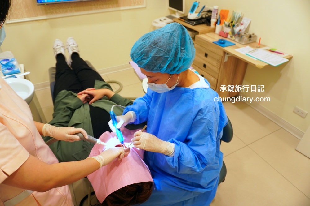 竹北牙醫診所【真美舒眠植牙中心】新竹專業醫師洗牙推薦！牙齒美白、單顆齒雕、微笑曲線設計、牙齦美容諮詢。