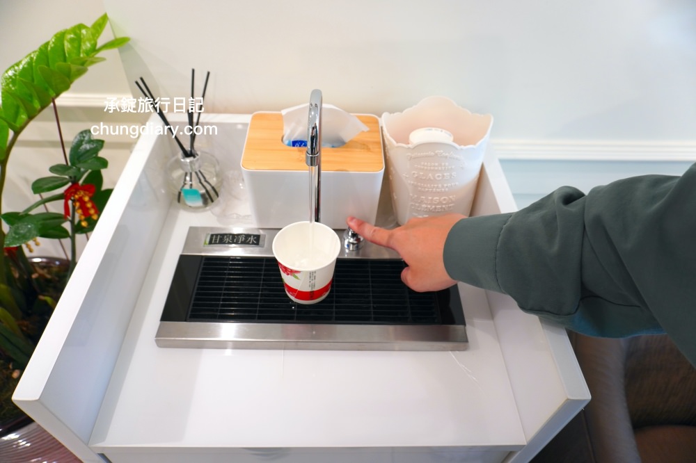 竹北牙醫診所【真美舒眠植牙中心】新竹專業醫師洗牙推薦！牙齒美白、單顆齒雕、微笑曲線設計、牙齦美容諮詢。