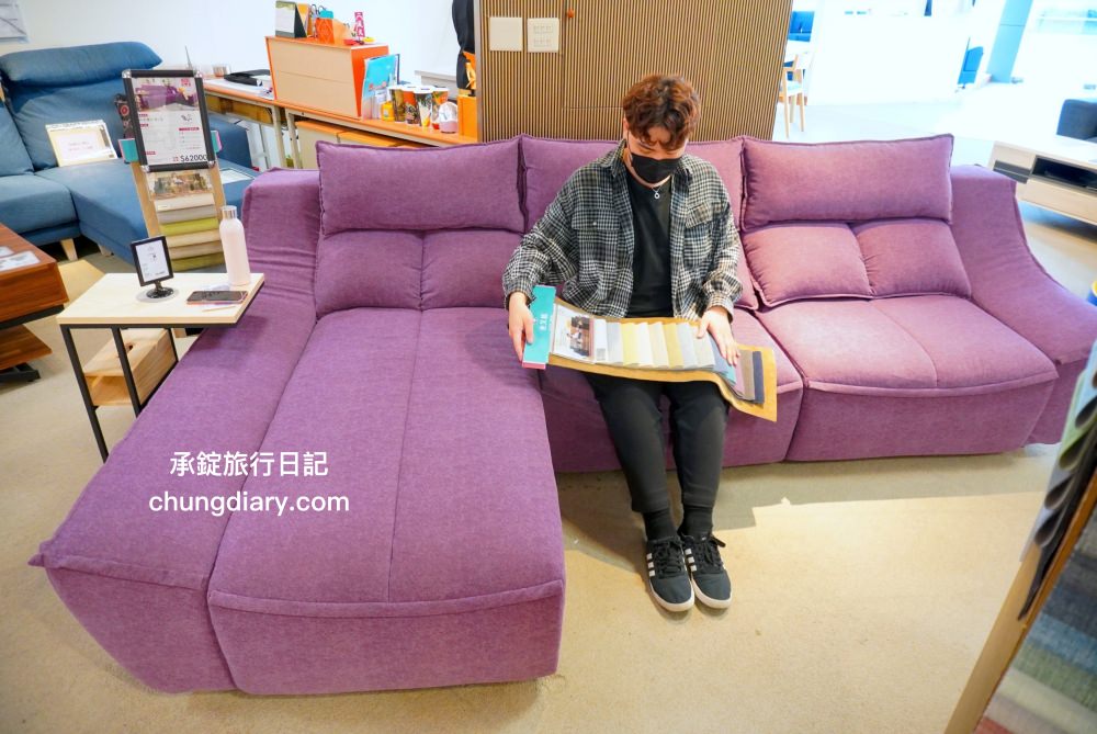 台南沙發推薦【坐又銘沙發永康中正門市】手工沙發、舒眠床墊，款式專利「滑軌式獨立筒沙發」尺寸、布料、顏色都可以客製化。