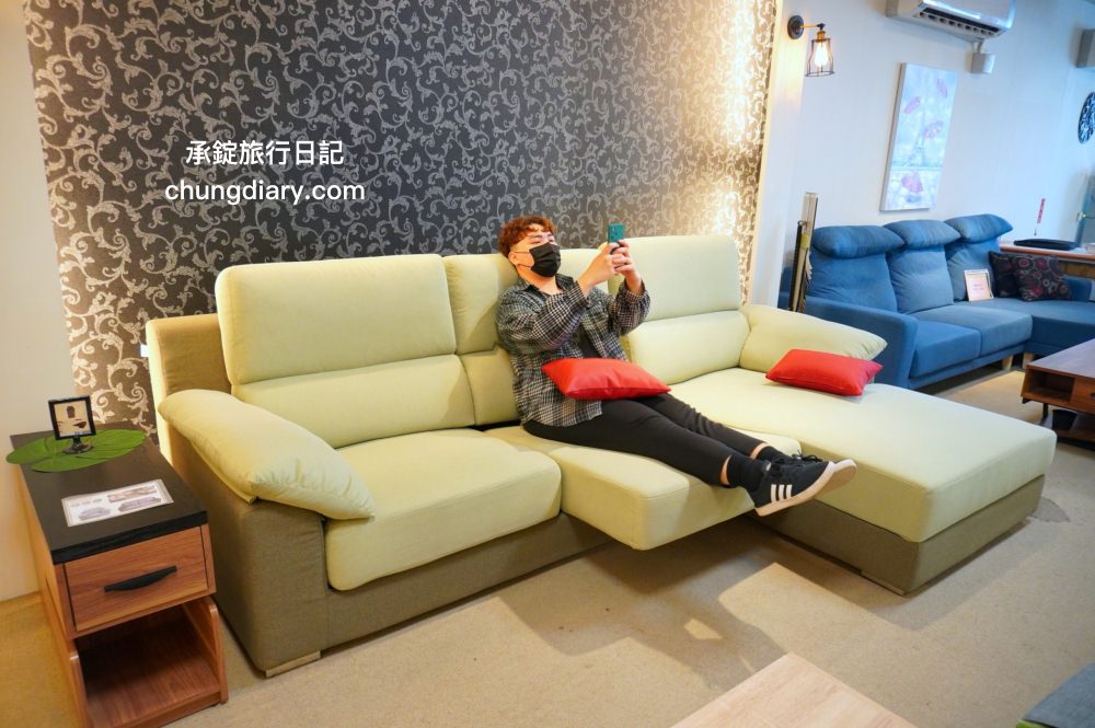 台南沙發推薦【坐又銘沙發永康中正門市】手工沙發、舒眠床墊，款式專利「滑軌式獨立筒沙發」尺寸、布料、顏色都可以客製化。