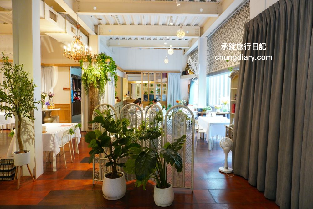 綠萼159地中海南法料理｜台中浪漫約會歐式餐廳，室內外大空間環境，華麗且舒適的用餐氛圍感！台中北屯兔子寵物友善餐廳，兔奴俱樂部聚會舉辦場所。