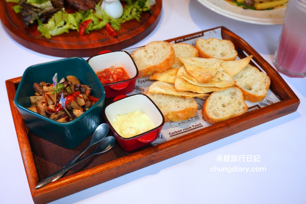 綠萼159地中海南法料理｜台中浪漫約會歐式餐廳，室內外大空間環境，華麗且舒適的用餐氛圍感！台中北屯兔子寵物友善餐廳，兔奴俱樂部聚會舉辦場所。