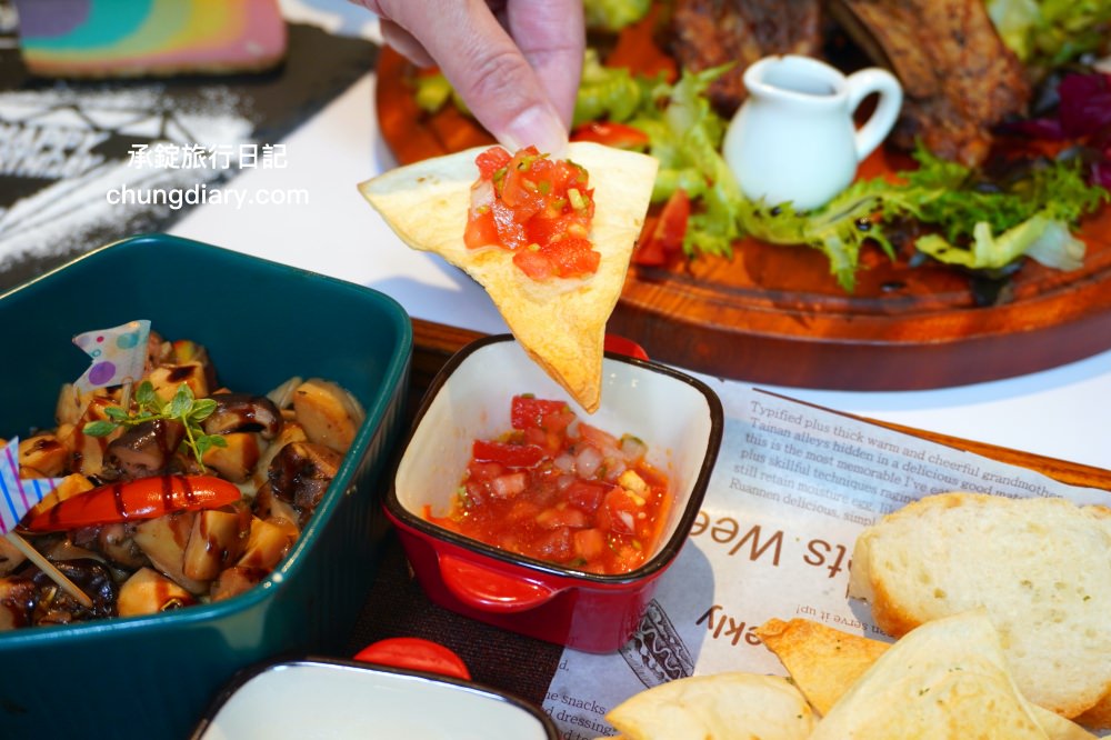 綠萼159地中海南法料理｜台中浪漫約會歐式餐廳，室內外大空間環境，華麗且舒適的用餐氛圍感！台中北屯兔子寵物友善餐廳，兔奴俱樂部聚會舉辦場所。