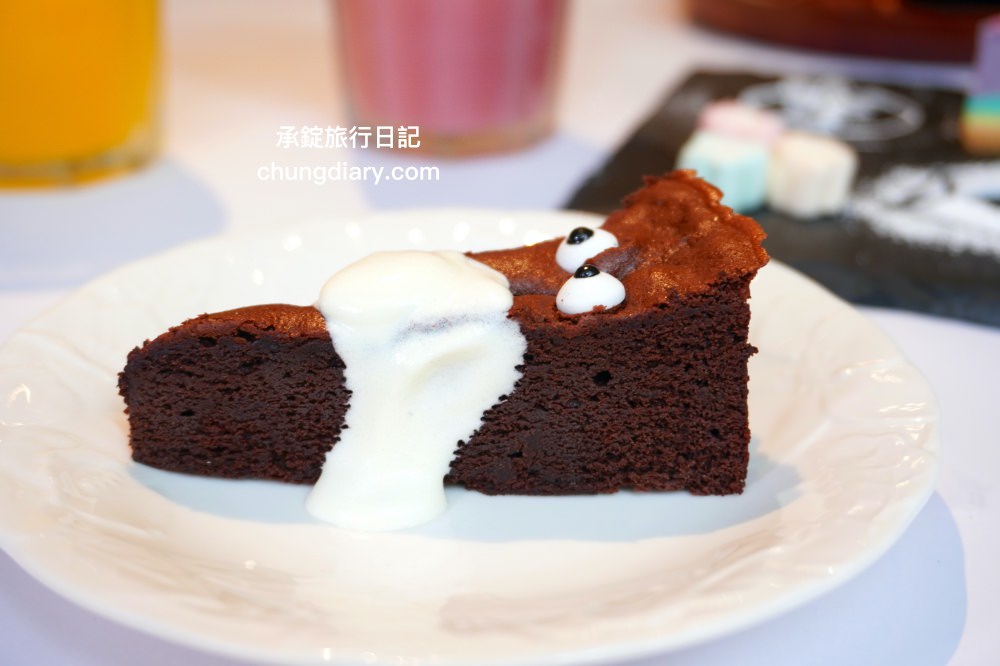 綠萼159地中海南法料理｜台中浪漫約會歐式餐廳，室內外大空間環境，華麗且舒適的用餐氛圍感！台中北屯兔子寵物友善餐廳，兔奴俱樂部聚會舉辦場所。