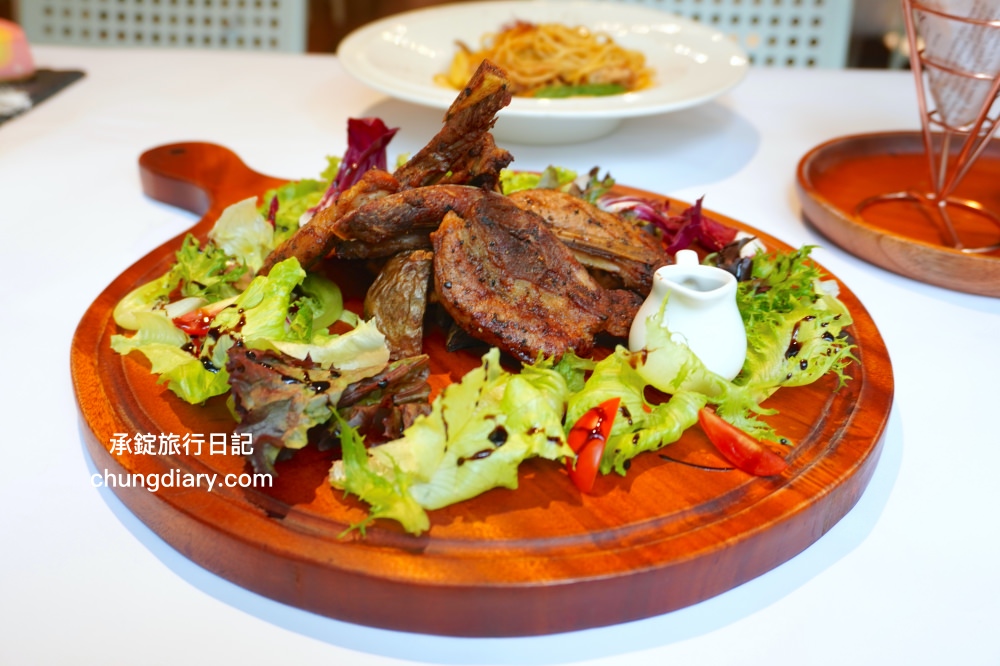 綠萼159地中海南法料理｜台中浪漫約會歐式餐廳，室內外大空間環境，華麗且舒適的用餐氛圍感！台中北屯兔子寵物友善餐廳，兔奴俱樂部聚會舉辦場所。