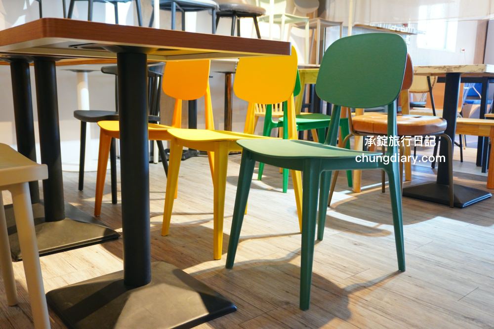 台中餐桌椅批發【綻呈營業用餐具餐桌椅專賣店】台灣製造！商用餐桌椅，與送餐機器人/帶位機器人旗艦展示店。