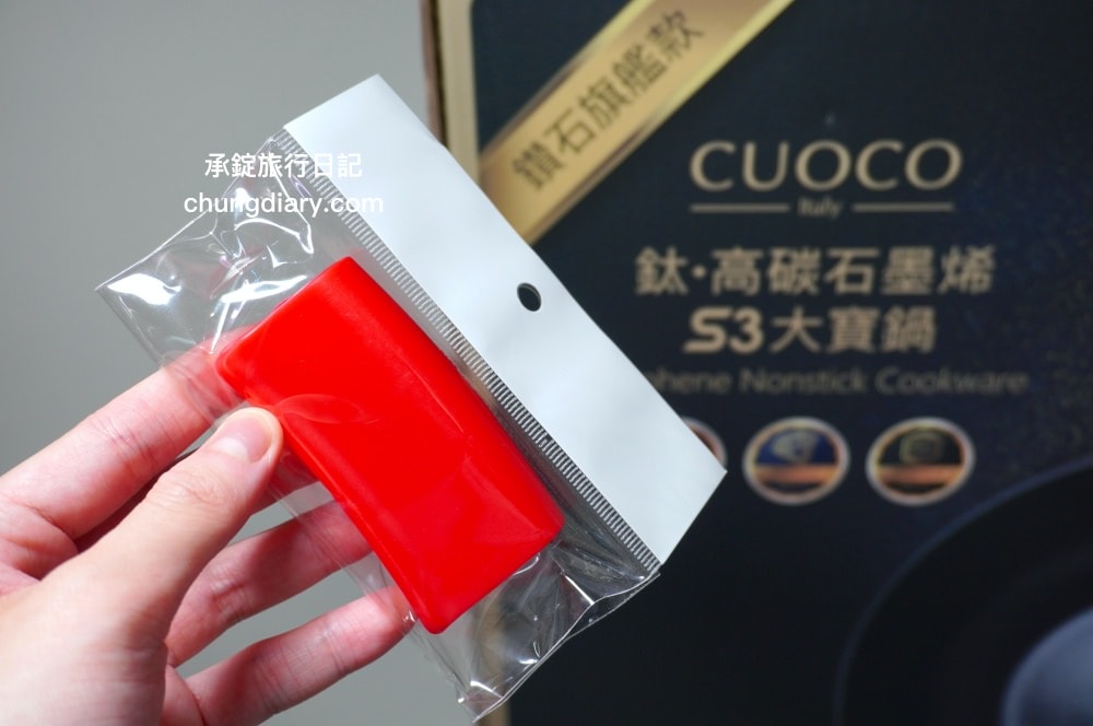 義大利CUOCO不沾鍋【大寶鍋S3鑽石旗艦版】石墨烯不沾炒鍋34cm,煎鍋、炒鍋、湯鍋三合一鍋型!Graphene 石墨烯材質,不含62項PFAS、無PFOA及PFOS,適用各式爐具:IH、電磁爐、瓦斯爐…等。 - 第13張圖 義大利CUOCO不沾鍋【大寶鍋S3鑽石旗艦版】石墨烯不沾炒鍋34cm,煎鍋、炒鍋、湯鍋三合一鍋型!Graphene 石墨烯材質,不含62項PFAS、無PFOA及PFOS,適用各式爐具:IH、電磁爐、瓦斯爐…等。