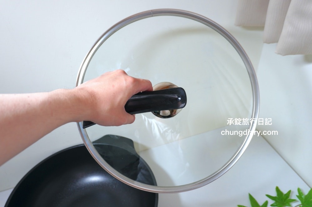 義大利CUOCO不沾鍋【大寶鍋S3鑽石旗艦版】石墨烯不沾炒鍋34cm,煎鍋、炒鍋、湯鍋三合一鍋型!Graphene 石墨烯材質,不含62項PFAS、無PFOA及PFOS,適用各式爐具:IH、電磁爐、瓦斯爐…等。 - 第10張圖 義大利CUOCO不沾鍋【大寶鍋S3鑽石旗艦版】石墨烯不沾炒鍋34cm,煎鍋、炒鍋、湯鍋三合一鍋型!Graphene 石墨烯材質,不含62項PFAS、無PFOA及PFOS,適用各式爐具:IH、電磁爐、瓦斯爐…等。