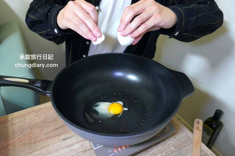 義大利CUOCO不沾鍋【大寶鍋S3鑽石旗艦版】石墨烯不沾炒鍋34cm,煎鍋、炒鍋、湯鍋三合一鍋型!Graphene 石墨烯材質,不含62項PFAS、無PFOA及PFOS,適用各式爐具:IH、電磁爐、瓦斯爐…等。 - 第15張圖 義大利CUOCO不沾鍋【大寶鍋S3鑽石旗艦版】石墨烯不沾炒鍋34cm,煎鍋、炒鍋、湯鍋三合一鍋型!Graphene 石墨烯材質,不含62項PFAS、無PFOA及PFOS,適用各式爐具:IH、電磁爐、瓦斯爐…等。