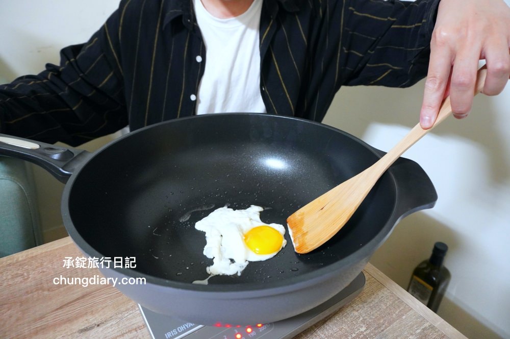 義大利CUOCO不沾鍋【大寶鍋S3鑽石旗艦版】石墨烯不沾炒鍋34cm,煎鍋、炒鍋、湯鍋三合一鍋型!Graphene 石墨烯材質,不含62項PFAS、無PFOA及PFOS,適用各式爐具:IH、電磁爐、瓦斯爐…等。 - 第16張圖 義大利CUOCO不沾鍋【大寶鍋S3鑽石旗艦版】石墨烯不沾炒鍋34cm,煎鍋、炒鍋、湯鍋三合一鍋型!Graphene 石墨烯材質,不含62項PFAS、無PFOA及PFOS,適用各式爐具:IH、電磁爐、瓦斯爐…等。