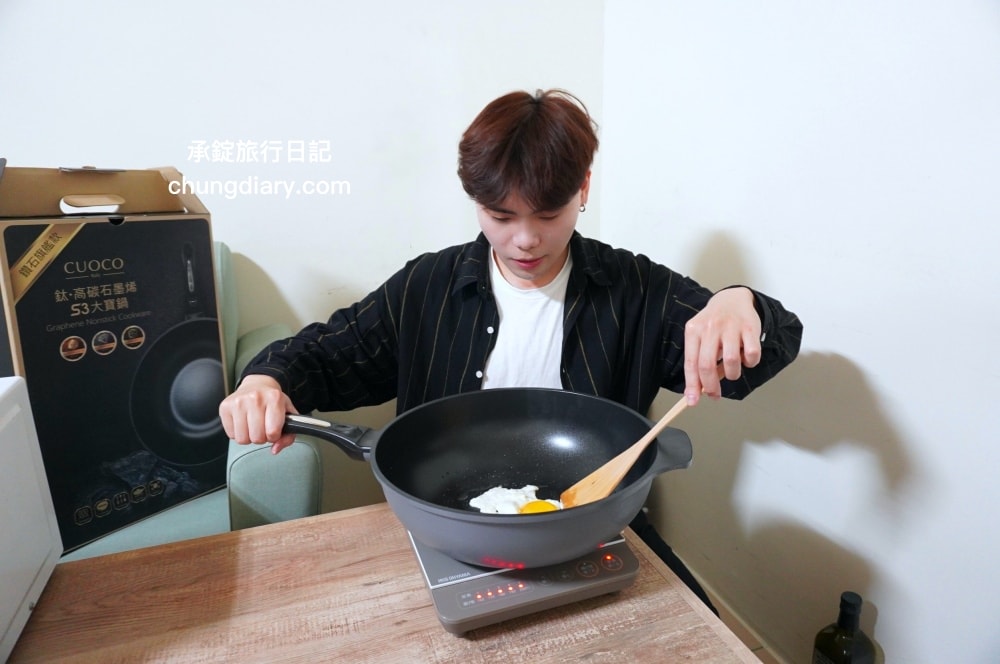 義大利CUOCO不沾鍋【大寶鍋S3鑽石旗艦版】石墨烯不沾炒鍋34cm,煎鍋、炒鍋、湯鍋三合一鍋型!Graphene 石墨烯材質,不含62項PFAS、無PFOA及PFOS,適用各式爐具:IH、電磁爐、瓦斯爐…等。 - 第34張圖 義大利CUOCO不沾鍋【大寶鍋S3鑽石旗艦版】石墨烯不沾炒鍋34cm,煎鍋、炒鍋、湯鍋三合一鍋型!Graphene 石墨烯材質,不含62項PFAS、無PFOA及PFOS,適用各式爐具:IH、電磁爐、瓦斯爐…等。