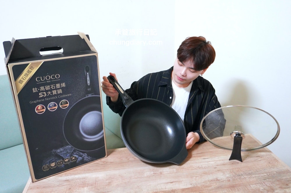 義大利CUOCO不沾鍋【大寶鍋S3鑽石旗艦版】石墨烯不沾炒鍋34cm,煎鍋、炒鍋、湯鍋三合一鍋型!Graphene 石墨烯材質,不含62項PFAS、無PFOA及PFOS,適用各式爐具:IH、電磁爐、瓦斯爐…等。 - 第14張圖 義大利CUOCO不沾鍋【大寶鍋S3鑽石旗艦版】石墨烯不沾炒鍋34cm,煎鍋、炒鍋、湯鍋三合一鍋型!Graphene 石墨烯材質,不含62項PFAS、無PFOA及PFOS,適用各式爐具:IH、電磁爐、瓦斯爐…等。