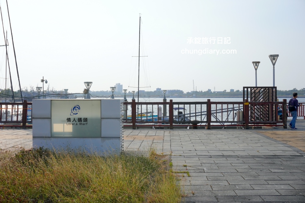 高雄一日遊帆船體驗｜興達港情人碼頭搭船、茄萣濕地公園賞鳥、大興魚市場海鮮食材、台灣滷味博物館、岡山佳香品味小菜館。
