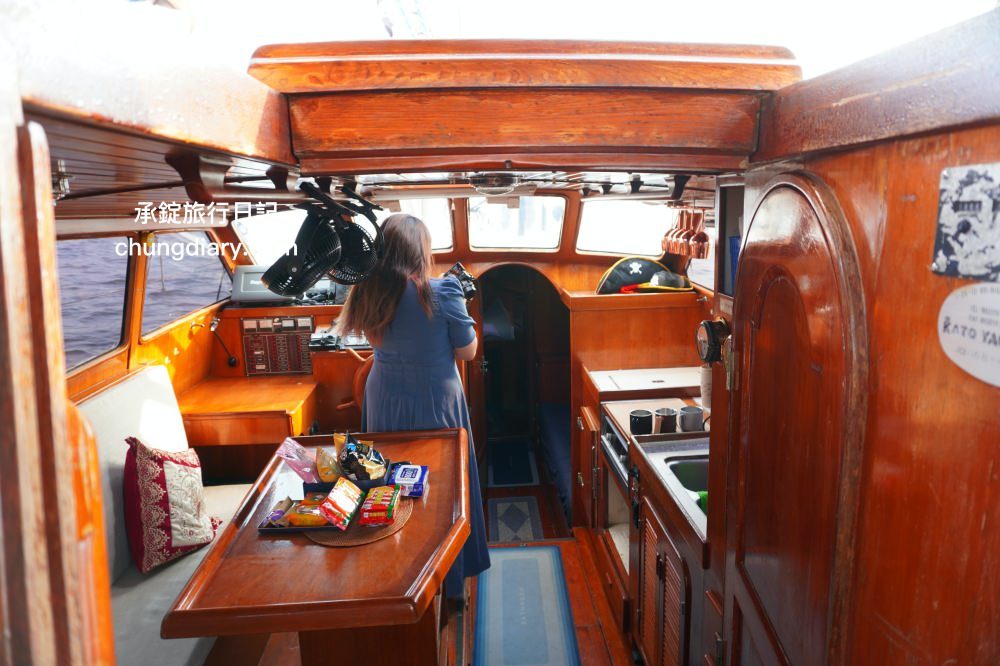 高雄一日遊帆船體驗｜興達港情人碼頭搭船、茄萣濕地公園賞鳥、大興魚市場海鮮食材、台灣滷味博物館、岡山佳香品味小菜館。