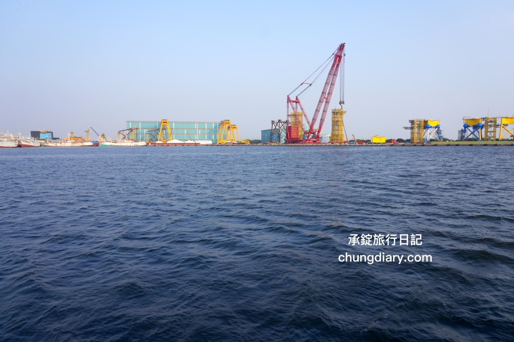 高雄一日遊帆船體驗｜興達港情人碼頭搭船、茄萣濕地公園賞鳥、大興魚市場海鮮食材、台灣滷味博物館、岡山佳香品味小菜館。