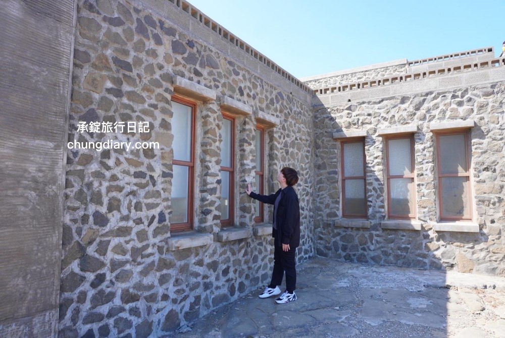 澎湖IG打卡景點【菓葉灰窯】座落在海岸邊的一座古老碉堡！澎湖兩天一夜自由行拍照景點。