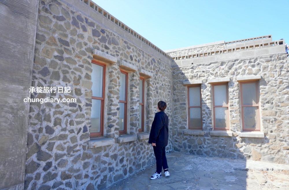 澎湖IG打卡景點【菓葉灰窯】座落在海岸邊的一座古老碉堡！澎湖兩天一夜自由行拍照景點。