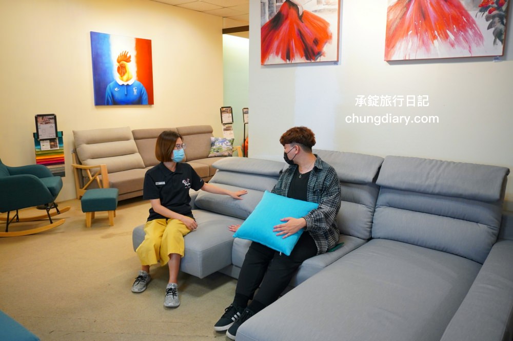 台南沙發推薦【坐又銘沙發永康中正門市】手工沙發、舒眠床墊，款式專利「滑軌式獨立筒沙發」尺寸、布料、顏色都可以客製化。