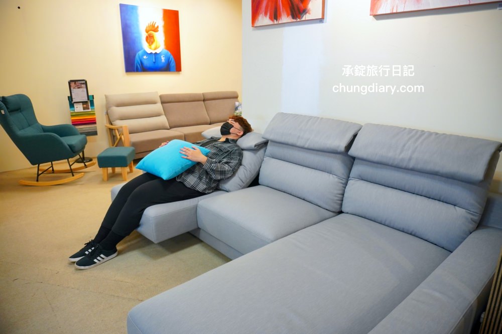 台南沙發推薦【坐又銘沙發永康中正門市】手工沙發、舒眠床墊，款式專利「滑軌式獨立筒沙發」尺寸、布料、顏色都可以客製化。