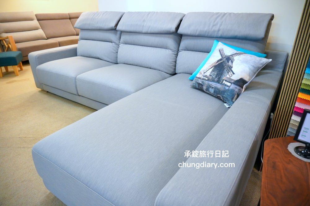 台南沙發推薦【坐又銘沙發永康中正門市】手工沙發、舒眠床墊，款式專利「滑軌式獨立筒沙發」尺寸、布料、顏色都可以客製化。