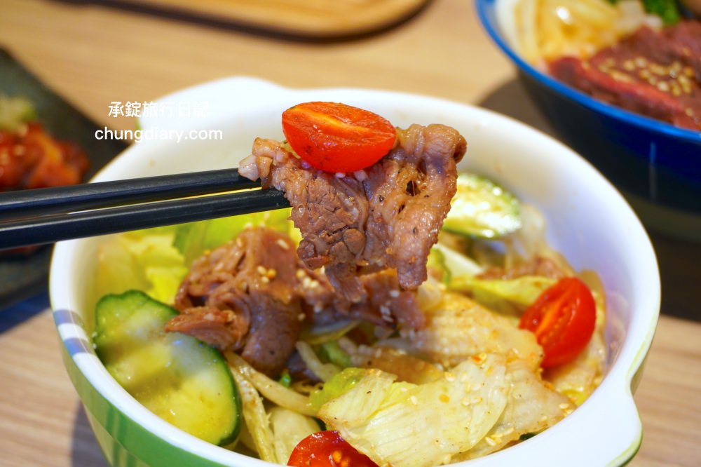 台中北區美食【虎藏燒肉丼食所台中一中店】鄰近中友百貨、一中街商圈,平價美味的燒肉丼飯專門店,還有提供免費味噌湯、飲品、冰沙可供享用。 - 第22張圖 台中北區美食【虎藏燒肉丼食所台中一中店】鄰近中友百貨、一中街商圈,平價美味的燒肉丼飯專門店,還有提供免費味噌湯、飲品、冰沙可供享用。