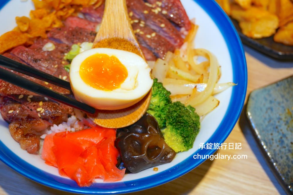 台中北區美食【虎藏燒肉丼食所台中一中店】鄰近中友百貨、一中街商圈,平價美味的燒肉丼飯專門店,還有提供免費味噌湯、飲品、冰沙可供享用。 - 第20張圖 台中北區美食【虎藏燒肉丼食所台中一中店】鄰近中友百貨、一中街商圈,平價美味的燒肉丼飯專門店,還有提供免費味噌湯、飲品、冰沙可供享用。