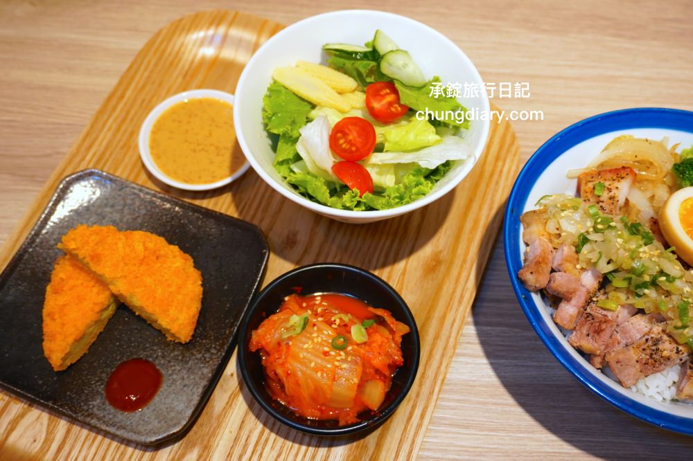 台中北區美食【虎藏燒肉丼食所台中一中店】鄰近中友百貨、一中街商圈,平價美味的燒肉丼飯專門店,還有提供免費味噌湯、飲品、冰沙可供享用。 - 第31張圖 台中北區美食【虎藏燒肉丼食所台中一中店】鄰近中友百貨、一中街商圈,平價美味的燒肉丼飯專門店,還有提供免費味噌湯、飲品、冰沙可供享用。