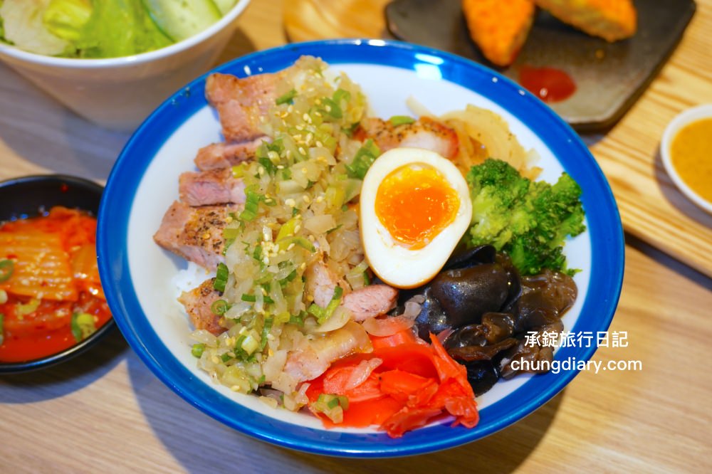 台中北區美食【虎藏燒肉丼食所台中一中店】鄰近中友百貨、一中街商圈,平價美味的燒肉丼飯專門店,還有提供免費味噌湯、飲品、冰沙可供享用。 - 第11張圖 台中北區美食【虎藏燒肉丼食所台中一中店】鄰近中友百貨、一中街商圈,平價美味的燒肉丼飯專門店,還有提供免費味噌湯、飲品、冰沙可供享用。
