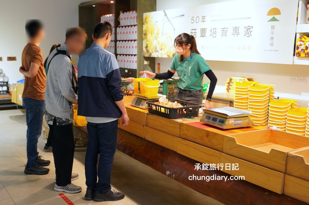 豐年靈芝菇類生態農場|南投埔里休閒農場,採菇體驗、手作菇菇披薩、彩繪菇菇存錢筒DIY、菇菇太空包伴手禮!親子旅遊景點、寵物友善農場推薦。 - 第29張圖 豐年靈芝菇類生態農場|南投埔里休閒農場,採菇體驗、手作菇菇披薩、彩繪菇菇存錢筒DIY、菇菇太空包伴手禮!親子旅遊景點、寵物友善農場推薦。