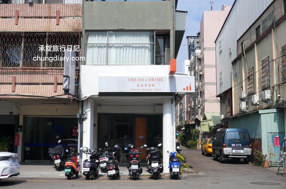 貳食尋夢所｜台中北區英才路早午餐推薦，純白歐風裝潢餐廳，療癒系美食義式料理，義大利麵、燉飯、可頌餐盤、濃湯、與蛋糕甜點。