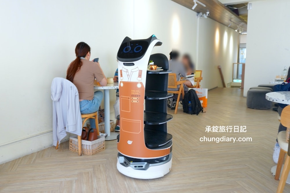 貳食尋夢所｜台中北區英才路早午餐推薦，純白歐風裝潢餐廳，療癒系美食義式料理，義大利麵、燉飯、可頌餐盤、濃湯、與蛋糕甜點。