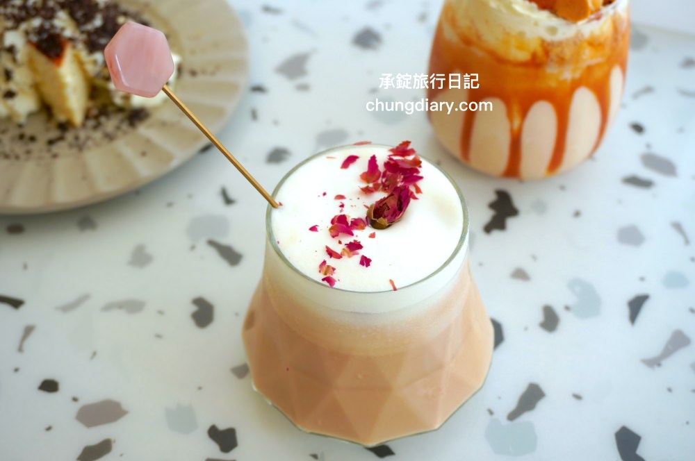 貳食尋夢所｜台中北區英才路早午餐推薦，純白歐風裝潢餐廳，療癒系美食義式料理，義大利麵、燉飯、可頌餐盤、濃湯、與蛋糕甜點。