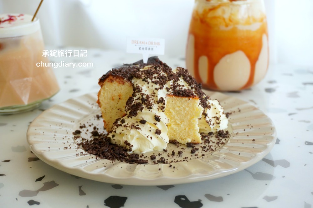 貳食尋夢所｜台中北區英才路早午餐推薦，純白歐風裝潢餐廳，療癒系美食義式料理，義大利麵、燉飯、可頌餐盤、濃湯、與蛋糕甜點。