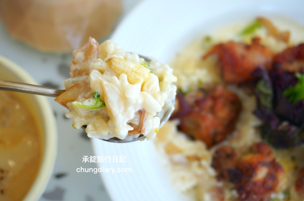 貳食尋夢所｜台中北區英才路早午餐推薦，純白歐風裝潢餐廳，療癒系美食義式料理，義大利麵、燉飯、可頌餐盤、濃湯、與蛋糕甜點。