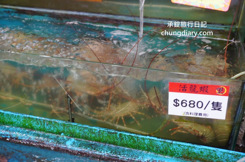 野柳望海亭海鮮餐廳｜自家漁船捕撈最新鮮！萬里蟹、活九孔、鮮魚、生魚片刺身…等，價格公開透明，野生活龍蝦一隻680元！平價高CP值老字號海產店。
