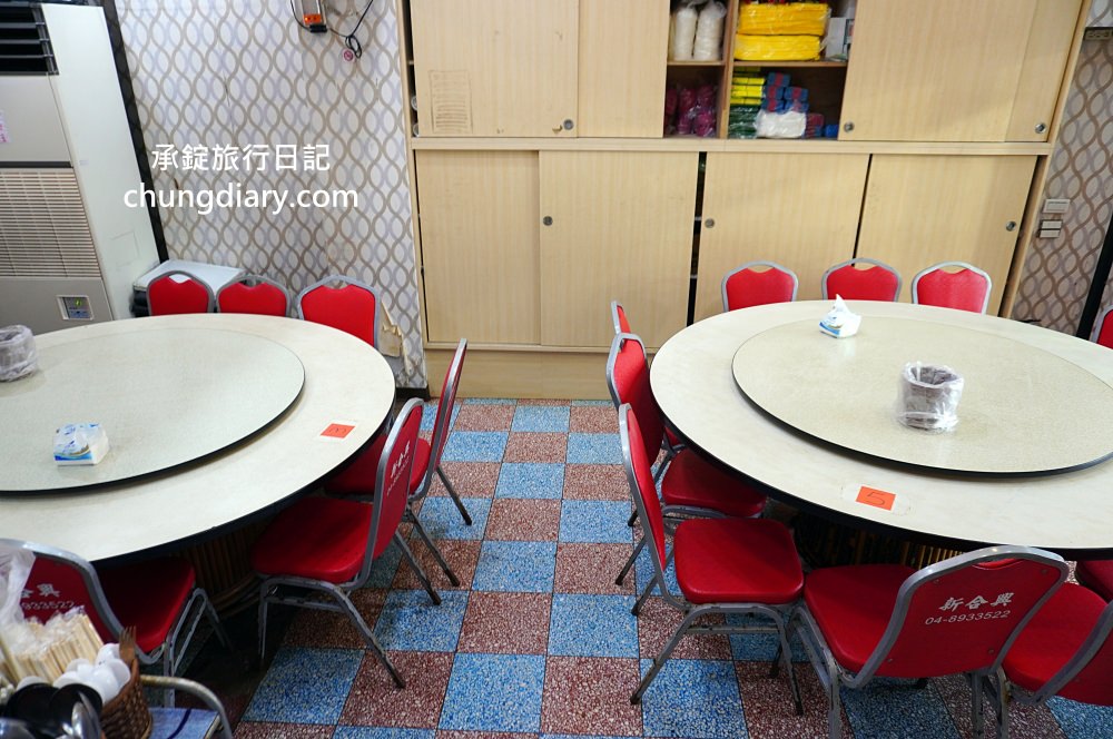 野柳望海亭海鮮餐廳｜自家漁船捕撈最新鮮！萬里蟹、活九孔、鮮魚、生魚片刺身…等，價格公開透明，野生活龍蝦一隻680元！平價高CP值老字號海產店。