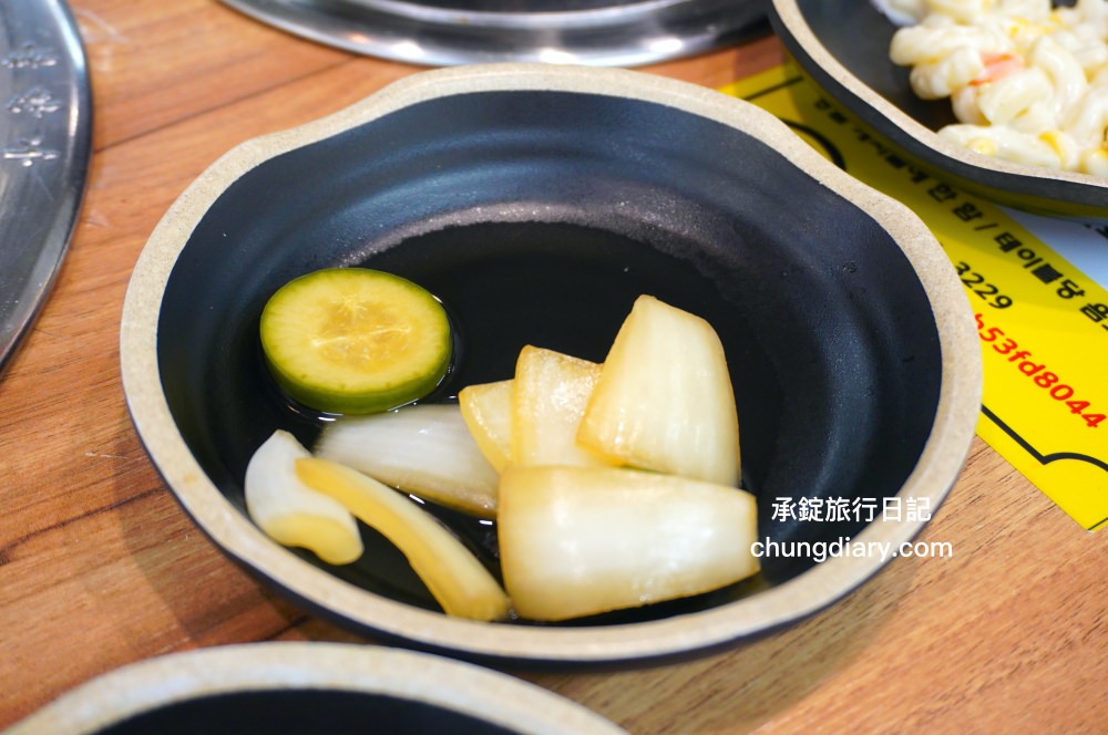 釜山西面烤肉【東方畜產西面總店 동방축산 서면본점】24小時營業!韓國烤腸、韓式烤五花肉、三層肉、松阪豬、牛排骨、牛肋眼肉…等,價格實惠、份量十足、用餐環境乾淨明亮且寬敞。 - 第14張圖 釜山西面烤肉【東方畜產西面總店 동방축산 서면본점】24小時營業!韓國烤腸、韓式烤五花肉、三層肉、松阪豬、牛排骨、牛肋眼肉…等,價格實惠、份量十足、用餐環境乾淨明亮且寬敞。