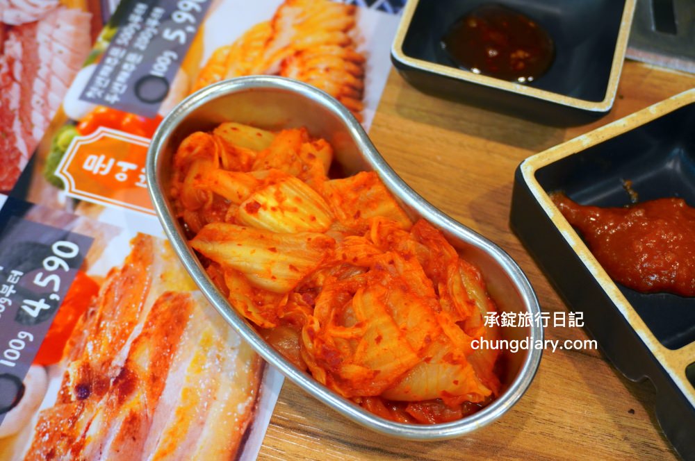 釜山西面烤肉【東方畜產西面總店 동방축산 서면본점】24小時營業!韓國烤腸、韓式烤五花肉、三層肉、松阪豬、牛排骨、牛肋眼肉…等,價格實惠、份量十足、用餐環境乾淨明亮且寬敞。 - 第20張圖 釜山西面烤肉【東方畜產西面總店 동방축산 서면본점】24小時營業!韓國烤腸、韓式烤五花肉、三層肉、松阪豬、牛排骨、牛肋眼肉…等,價格實惠、份量十足、用餐環境乾淨明亮且寬敞。