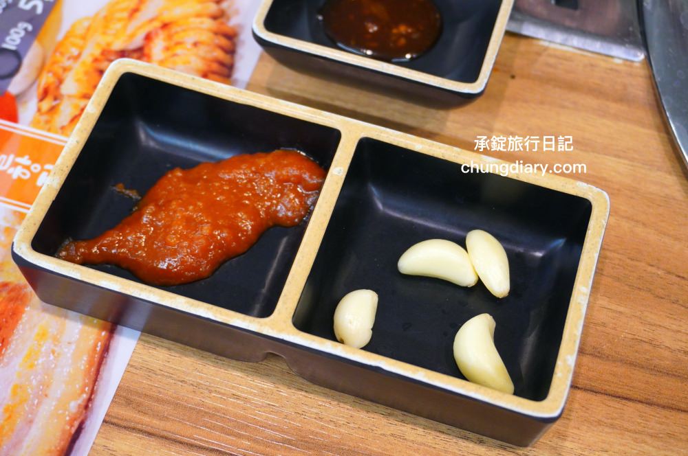 釜山西面烤肉【東方畜產西面總店 동방축산 서면본점】24小時營業!韓國烤腸、韓式烤五花肉、三層肉、松阪豬、牛排骨、牛肋眼肉…等,價格實惠、份量十足、用餐環境乾淨明亮且寬敞。 - 第18張圖 釜山西面烤肉【東方畜產西面總店 동방축산 서면본점】24小時營業!韓國烤腸、韓式烤五花肉、三層肉、松阪豬、牛排骨、牛肋眼肉…等,價格實惠、份量十足、用餐環境乾淨明亮且寬敞。