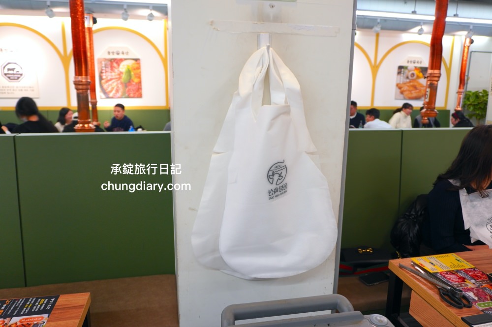 釜山西面烤肉【東方畜產西面總店 동방축산 서면본점】24小時營業!韓國烤腸、韓式烤五花肉、三層肉、松阪豬、牛排骨、牛肋眼肉…等,價格實惠、份量十足、用餐環境乾淨明亮且寬敞。 - 第9張圖 釜山西面烤肉【東方畜產西面總店 동방축산 서면본점】24小時營業!韓國烤腸、韓式烤五花肉、三層肉、松阪豬、牛排骨、牛肋眼肉…等,價格實惠、份量十足、用餐環境乾淨明亮且寬敞。