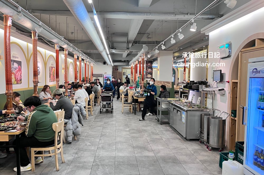 釜山西面烤肉【東方畜產西面總店 동방축산 서면본점】24小時營業!韓國烤腸、韓式烤五花肉、三層肉、松阪豬、牛排骨、牛肋眼肉…等,價格實惠、份量十足、用餐環境乾淨明亮且寬敞。 - 第3張圖 釜山西面烤肉【東方畜產西面總店 동방축산 서면본점】24小時營業!韓國烤腸、韓式烤五花肉、三層肉、松阪豬、牛排骨、牛肋眼肉…等,價格實惠、份量十足、用餐環境乾淨明亮且寬敞。