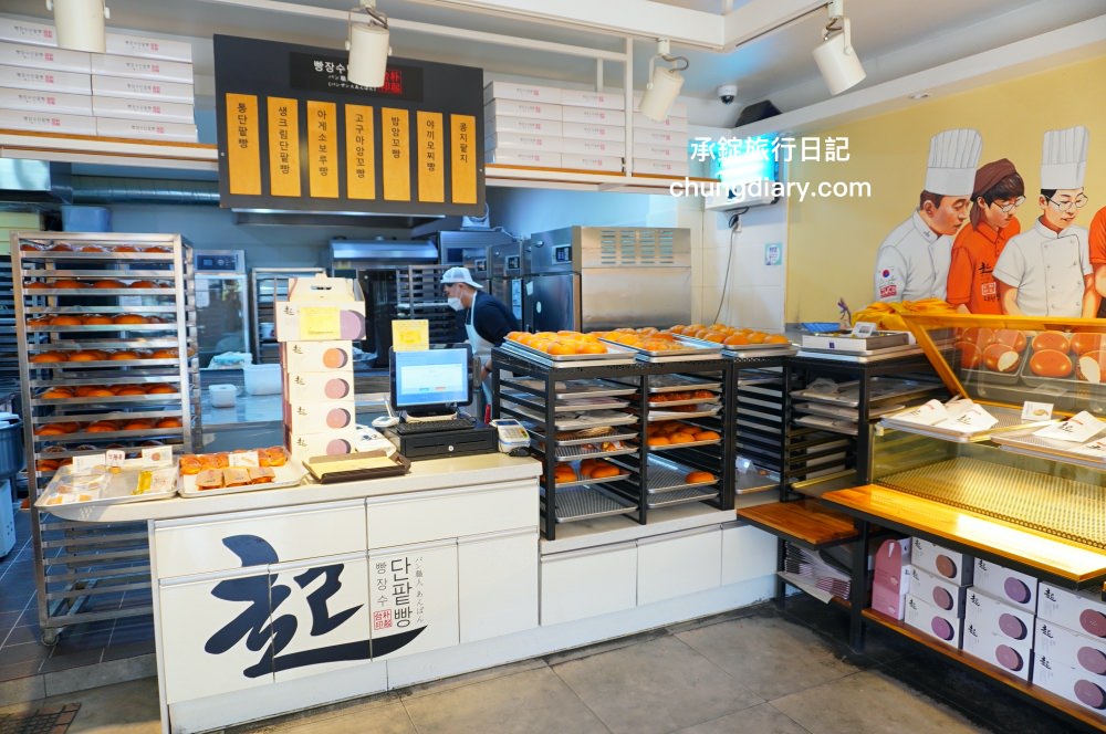 釜山西面美食【起麵包匠人 빵장수단팥빵】爆漿鮮奶油紅豆麵包，冰涼可口、濃郁奶香超好吃！（營業資訊、交通指引）