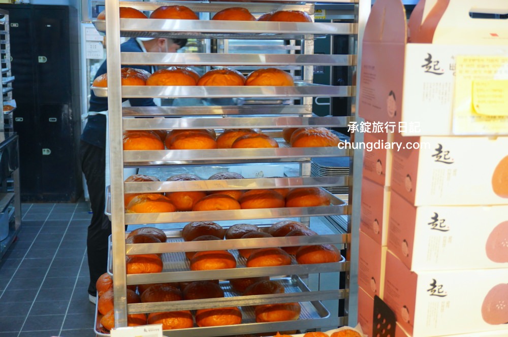 釜山西面美食【起麵包匠人 빵장수단팥빵】爆漿鮮奶油紅豆麵包，冰涼可口、濃郁奶香超好吃！（營業資訊、交通指引）