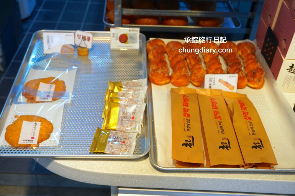 釜山西面美食【起麵包匠人 빵장수단팥빵】爆漿鮮奶油紅豆麵包，冰涼可口、濃郁奶香超好吃！（營業資訊、交通指引）