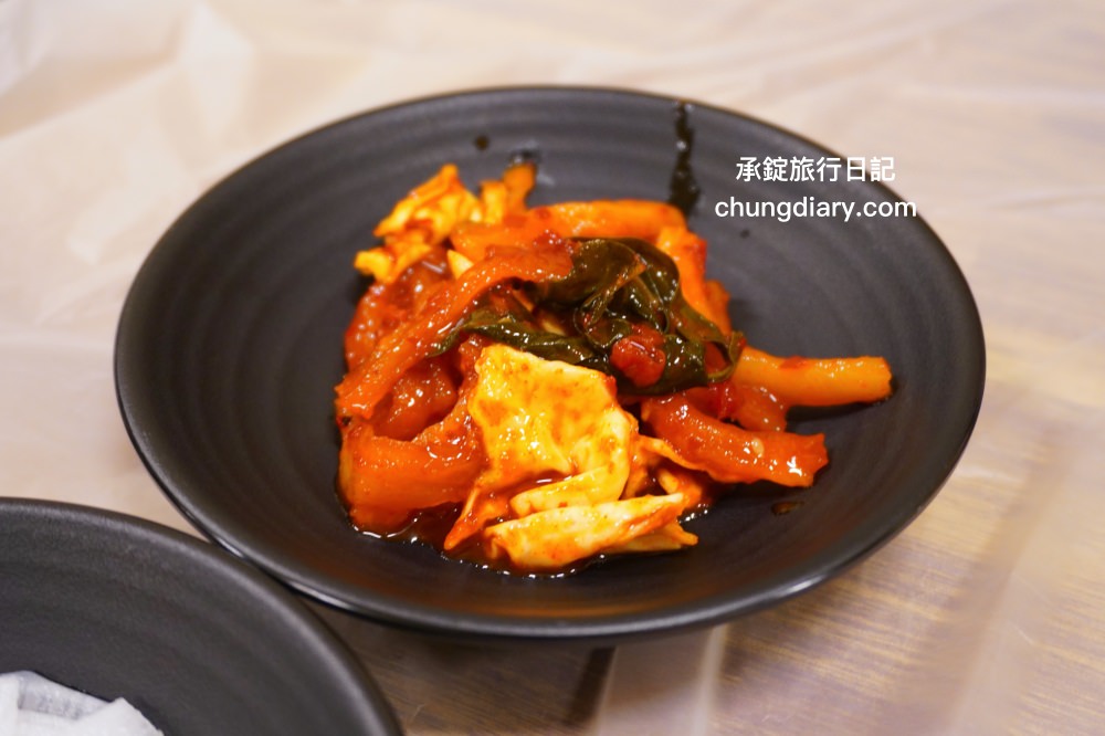 釜山韓式豬腳【漢方王豬腳한방왕족발】南浦站美食,靠近影島大橋附近,美味度NO.1!半半豬腳반반족발(족발반+불족반)。 - 第12張圖 釜山韓式豬腳【漢方王豬腳한방왕족발】南浦站美食,靠近影島大橋附近,美味度NO.1!半半豬腳반반족발(족발반+불족반)。