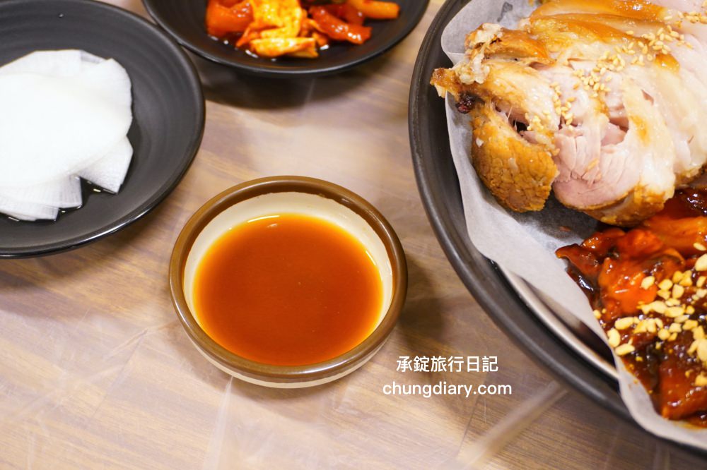 釜山韓式豬腳【漢方王豬腳한방왕족발】南浦站美食,靠近影島大橋附近,美味度NO.1!半半豬腳반반족발(족발반+불족반)。 - 第14張圖 釜山韓式豬腳【漢方王豬腳한방왕족발】南浦站美食,靠近影島大橋附近,美味度NO.1!半半豬腳반반족발(족발반+불족반)。